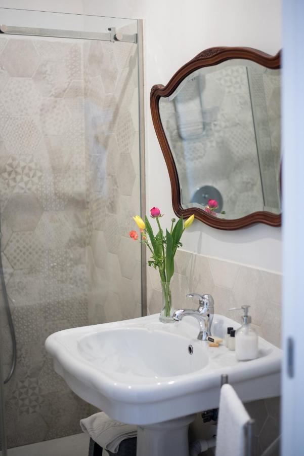 Le Rondini Della Pietrasanta Appartement Napels Buitenkant foto