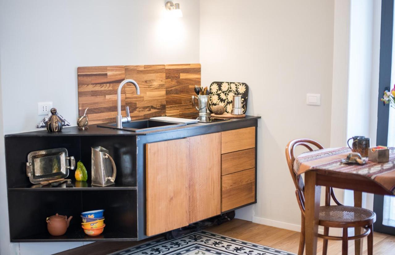 Le Rondini Della Pietrasanta Appartement Napels Buitenkant foto