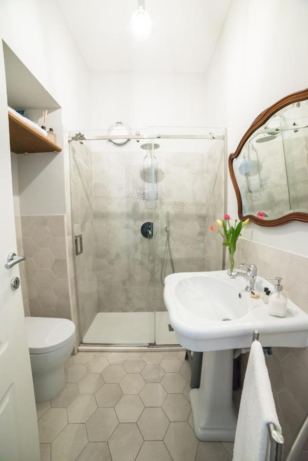 Le Rondini Della Pietrasanta Appartement Napels Buitenkant foto