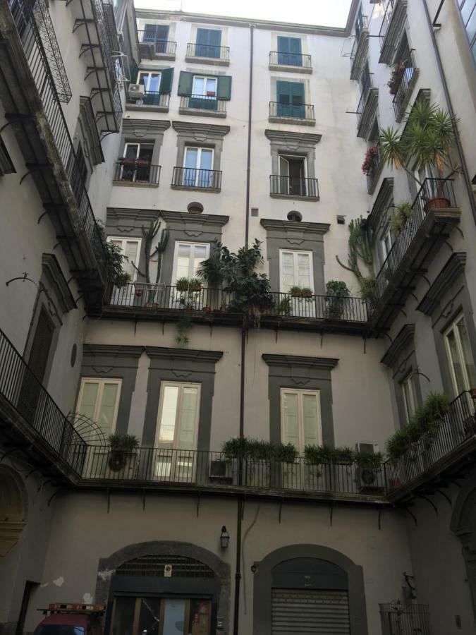Le Rondini Della Pietrasanta Appartement Napels Buitenkant foto
